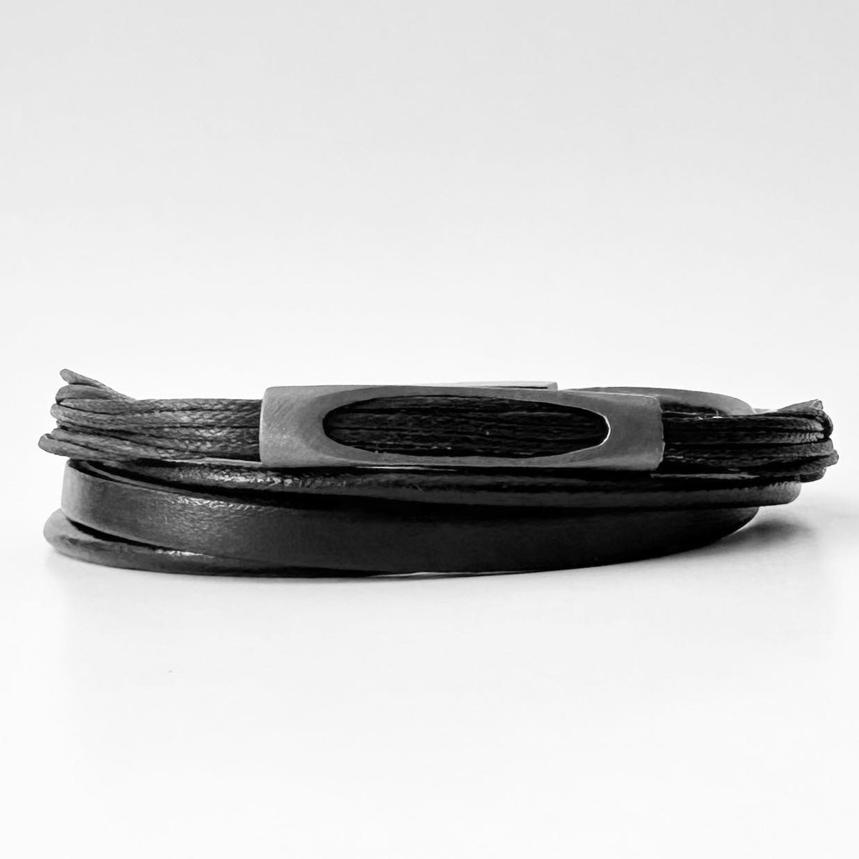 TOTAL BLACK - Image 3