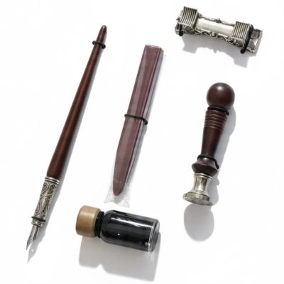 GIFT BOX / ΣΕΤ ΚΑΛΛΙΓΡΑΦΙΑΣ ΜΕ ΠΕΝΑ ΚΑΙ ΒΟΥΛΟΚΕΡΙ ΤΟ ΙΑΤΡΟΣΗΜΟ