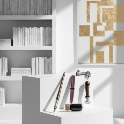 GIFT BOX / ΣΕΤ ΚΑΛΛΙΓΡΑΦΙΑΣ ΜΕ ΠΕΝΑ ΚΑΙ ΒΟΥΛΟΚΕΡΙ ΤΟ ΙΑΤΡΟΣΗΜΟ