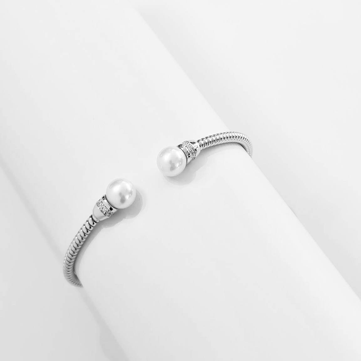 CUFF & PEARLS - Image 3