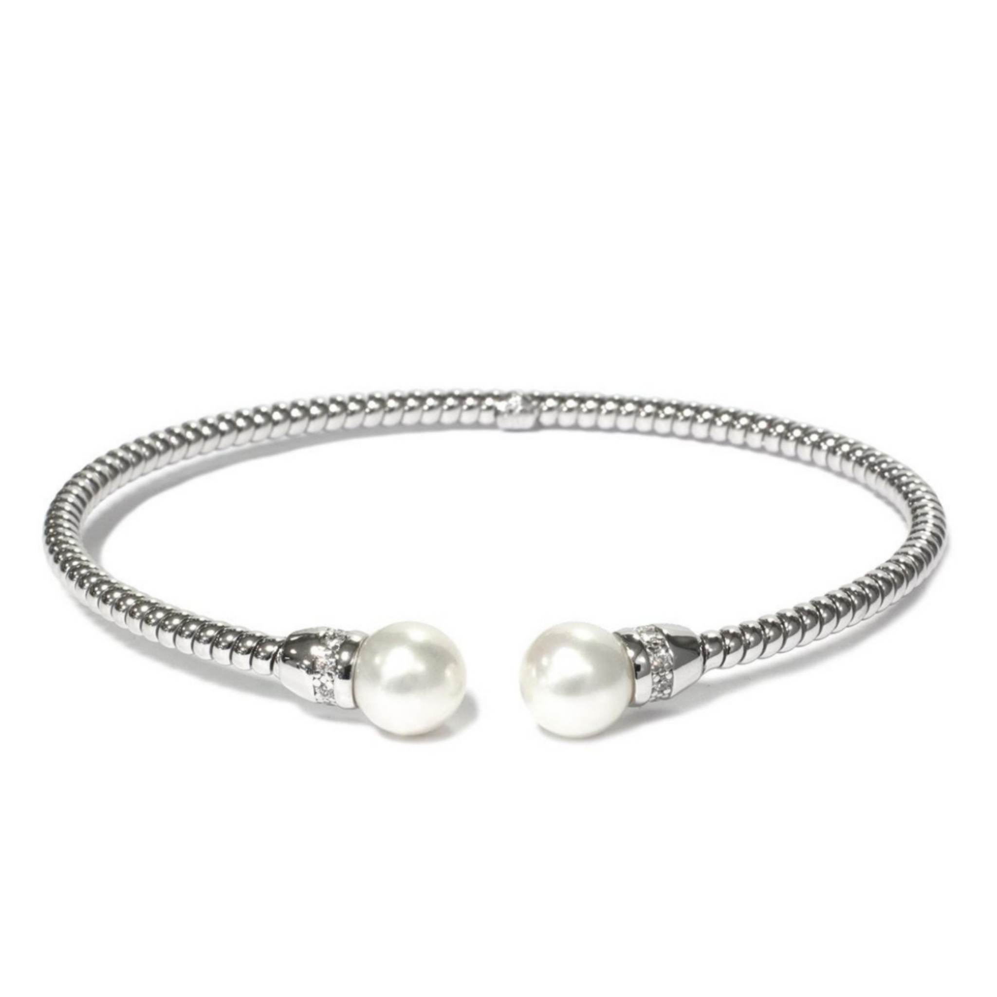 CUFF & PEARLS