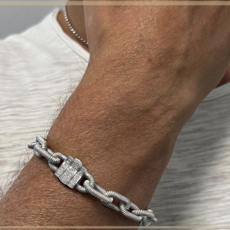 CHAIN & DIAMONDS - Image 2