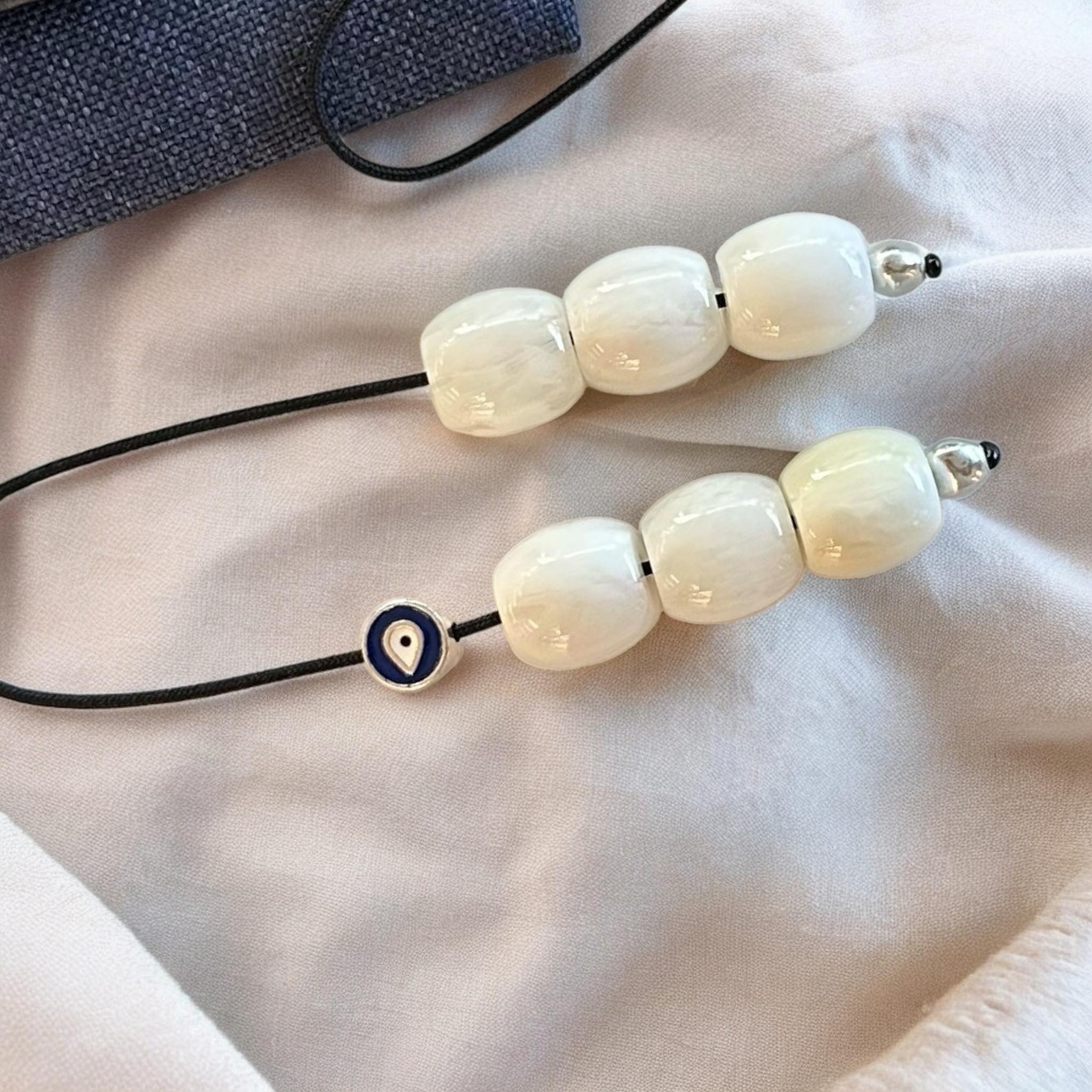 WHITE & EYE - Image 3