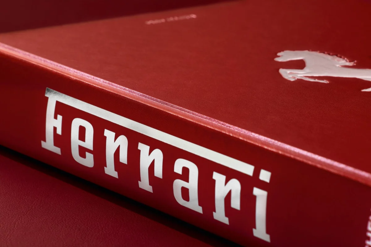GIFT SET / ΣΤΥΛΟ ΔΙΑΡΚΕΙΑΣ MONTBLANC FERRARI & TABLE BOOK TASCHEN - Image 2