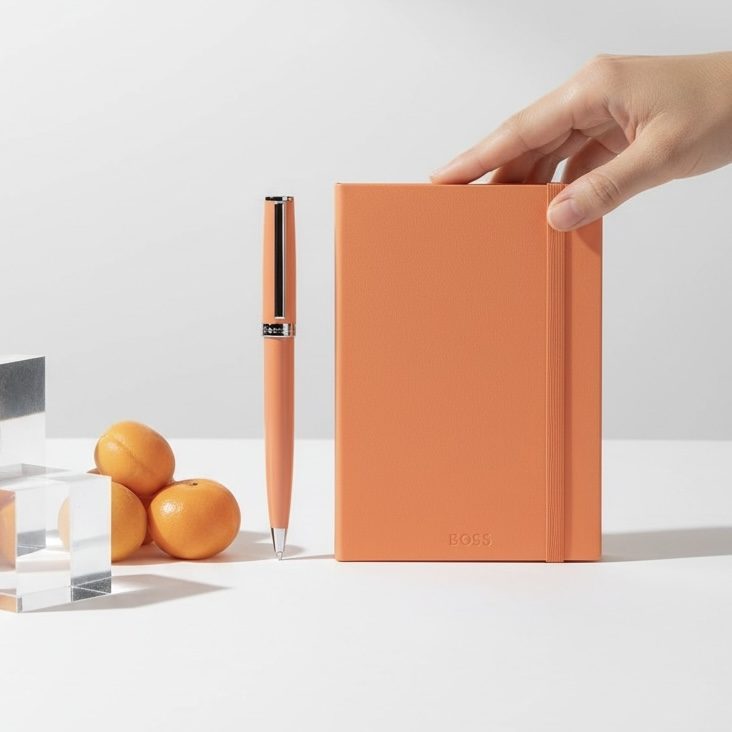 GIFT SET | ΣΤΥΛΟ ΔΙΑΡΚΕΙΑΣ & ΣΗΜΕΙΩΜΑΤΑΡΙΟ Α5 | PASTEL LIGHT ORANGE - Image 4