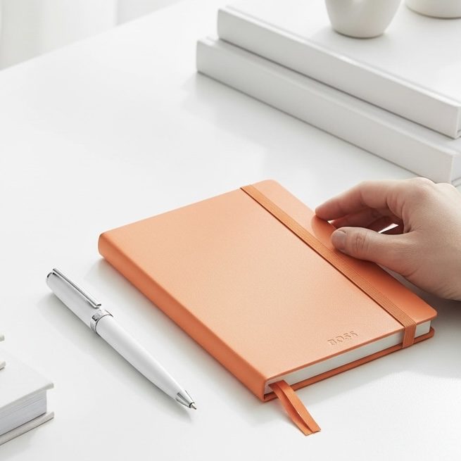 GIFT SET | ΣΤΥΛΟ ΔΙΑΡΚΕΙΑΣ & ΣΗΜΕΙΩΜΑΤΑΡΙΟ Α5 | PASTEL LIGHT ORANGE - Image 3